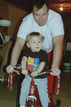 01-02_daddy_and_trike.jpg
