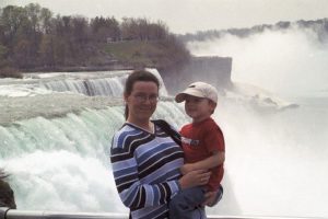 2003-05-09_niagra_falls_matt_and_jen2.jpg