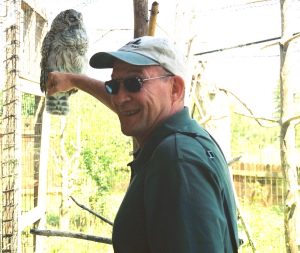 2003-07-24_zoo4_owl_and_chuck.jpg