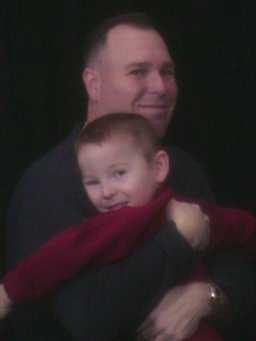 2003-11-11_sears_matt_and_dave_hug.jpg