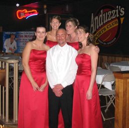 2004-09-25_bar_darc_girls.jpg