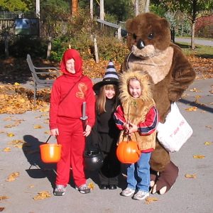2004-10-22_kids_and_gopher.jpg